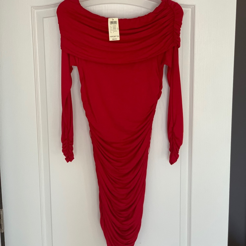 💘Arden B. - NEW! red off the shoulder dress💘